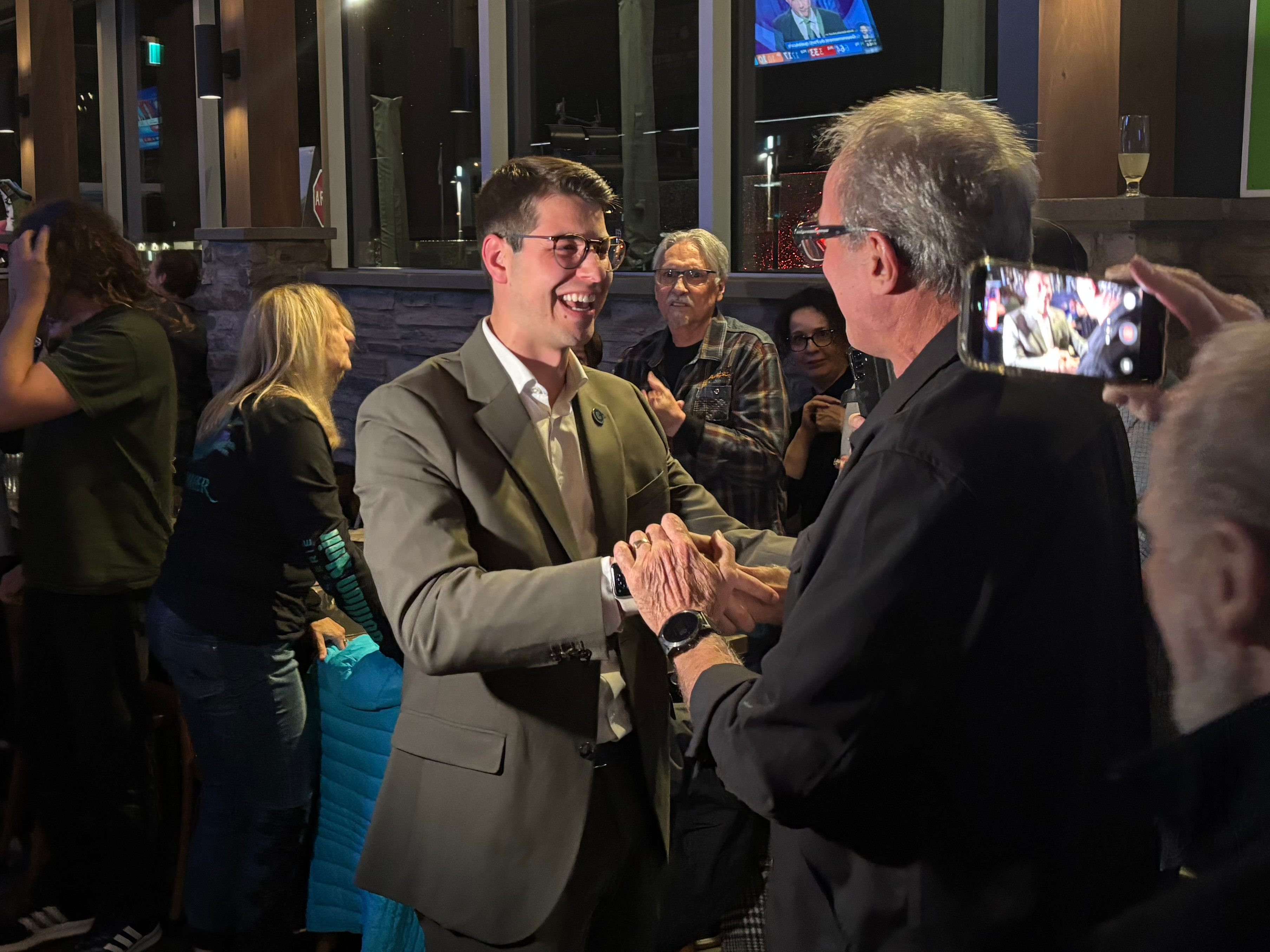 « Vive Québec, vive Dubuc! », s’exclame Émile Simard